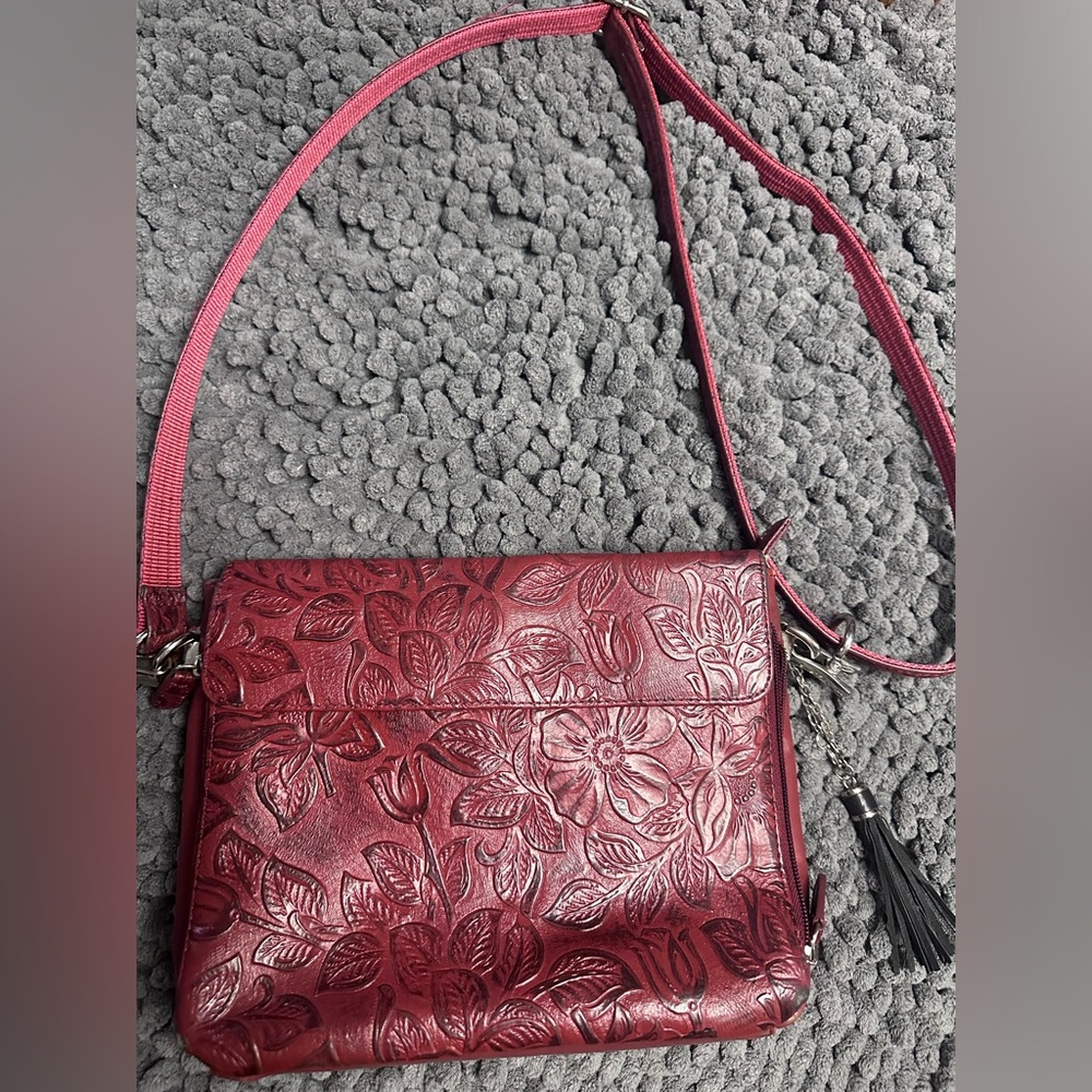 Gun Tote’n Mamas Floral Embossed leather Concealed Gun Shoulder Bag - Wine